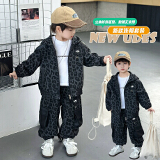 批发男童套装童装2026新款豹纹拼帅气衣服春秋<b class='q'>儿童</b>秋季长裤两件套