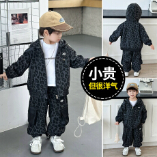 批发男童套装童装2026新款豹纹拼皮宝宝春秋儿童秋季长裤两件套