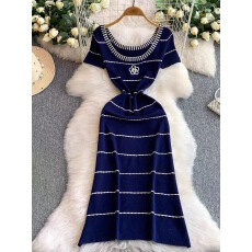 批发2025新款小香风山茶花<b class='q'>刺绣</b>条纹U领<b class='q'>连衣裙</b>女秋季收腰显瘦鱼尾长裙