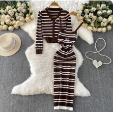 批发早秋韩系穿搭温柔条纹字母<b class='q'>刺绣</b>针织外套+显瘦翘臀吊带<b class='q'>连衣裙</b>套装
