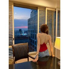 批发纯欲性感链条装饰设计感吊带背心女黑色内搭外穿小众露背荡领上衣