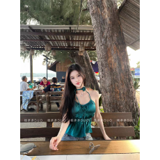 批发辣妹性感v领挂脖吊带小背心女秋外穿高级感绝美修身显瘦美背上衣