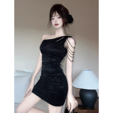 批发设计感镂空单肩流苏法式气质抹胸包臀裙纯欲性感露肩修身<b class='q'>连衣裙</b>女