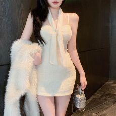 批发小香风名媛挂脖气质<b class='q'>连衣裙</b>女2025秋冬新款性感包臀抹胸裙子配围巾