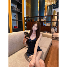 批发纯欲风性感蓝色吊带<b class='q'>连衣裙</b>2025秋季复古千金风V领收腰缎面包臀裙