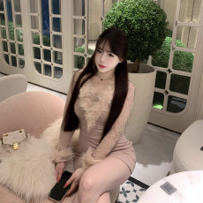 批发蕾丝拼接毛毛v领连衣裙女秋冬法式收腰修身裙子粉色长袖<b class='q'>包臀</b>短裙