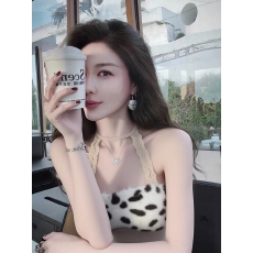 批发美式性感辣妹蕾丝挂脖吊带背心女内搭设计感带胸垫无袖短上衣秋冬