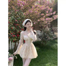 批发法式别致绝美方领收腰长袖A字裙纯欲气质<b class='q'>蕾丝</b>拼接显瘦连衣裙女秋