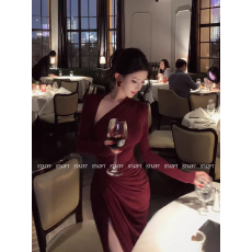 批发法式御姐风<b class='q'>镂空</b>设计感收腰<b class='q'>连衣裙</b>女2025秋冬新款显气质百搭长裙子