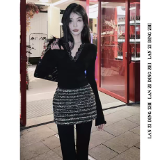 批发红色纯欲绝美巨好看的打底衫长袖t恤女<b class='q'>蕾丝</b>v领修身紧巨辣妹上衣黑