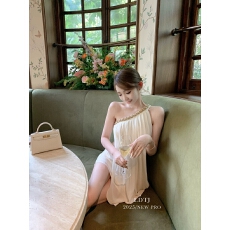 批发法式v领蕾丝长袖<b class='q'>连衣裙</b>女秋冬季气质收腰内搭修身打底包臀长裙子