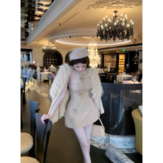 批发法式性感修身<b class='q'>连衣裙</b>2026秋冬款蕾丝<b class='q'>拼接</b>挂脖镂空包臀纯欲抹胸裙子