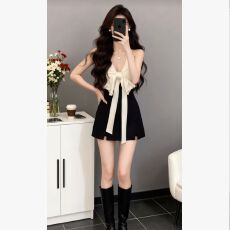 批发秋冬款韩版设计感2026年新款蝴蝶结年轻修身可爱甜酷<b class='q'>连衣裙</b>短裙女