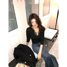 批发黑色蕾丝拼接v领修身长袖T恤超好看内搭打底衫女秋冬季辣妹<b class='q'>上衣</b>
