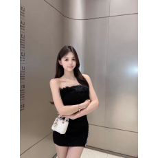 批发性感一字肩黑色抹胸<b class='q'>连衣裙</b>女秋赫本风生日礼服穿搭高级感包臀裙子