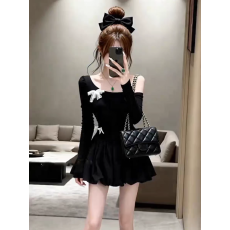 批发纯欲风斜领露肩长袖<b class='q'>连衣裙</b>女冬季新款气质千金风蝴蝶结收腰花苞裙