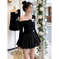 批发纯欲风斜领露肩长袖<b class='q'>连衣裙</b>女冬季新款气质千金风蝴蝶结收腰花苞裙