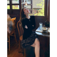 批发秋季辣妹性感穿搭内搭掐腰黑色长袖<b class='q'>连衣裙</b>女高级感法式蓬蓬小黑裙