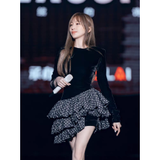 批发秋季辣妹性感穿搭内搭掐腰黑色长袖<b class='q'>连衣裙</b>女高级感法式蓬蓬小黑裙