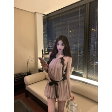 批发蕾丝拼接挂脖<b class='q'>连衣裙</b>女夏季纯欲气质花苞裙子辣妹性感收腰a字短裙