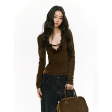 批发立体花朵纯欲深V领性感低胸长袖t恤女冬季新款修身显瘦内搭打底衫