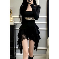 批发<b class='q'>轻熟</b>风气质黑色方领连衣裙2026春季新款收腰蕾丝裙摆掐腰短裙女装