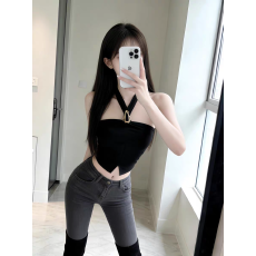 批发纯欲辣妹风黑色镂空挂脖背心新款<b class='q'>春</b>夏季甜辣性感别致内搭打底上衣