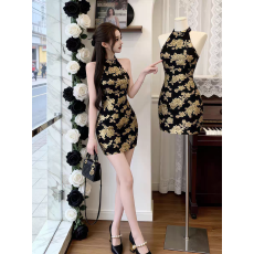 批发新中式气质轻奢烫金挂脖连衣<b class='q'>裙</b>女2026夏季新款无袖收腰包臀短<b class='q'>裙</b>子