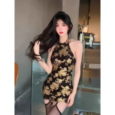 批发新中式黑色烫金<b class='q'>旗袍</b>挂脖连衣裙<b class='q'>夏季</b>2026纯欲性感紧身收腰包臀短裙