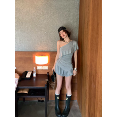 批发纯欲风辣妹洋气减龄皱褶单肩<b class='q'>T</b><b class='q'>恤</b>女夏季+百搭短款a字花苞短<b class='q'>裤</b>套<b class='q'>装</b>