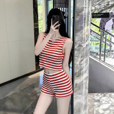 批发辣妹风气质休闲红色条纹背心<b class='q'>上衣</b>短<b class='q'>裤</b>女<b class='q'>装</b>2026春夏新款小个子套<b class='q'>装</b>