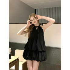 批发红色<b class='q'>露背</b>镂空挂脖背心<b class='q'>连衣裙</b>女夏纯欲性感设计感海边度假花苞短裙