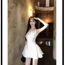 批发法式纯欲方领<b class='q'>无袖</b>吊带<b class='q'>连衣裙</b>女夏季高级感气质收腰显瘦a字短裙子