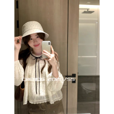 批发法式慵懒宽松长袖<b class='q'>衬衫</b>女设计感小众高级感轻奢<b class='q'>波点</b>娃娃衫露肩上衣