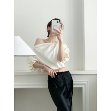 批发法式高级感缎面泡泡短袖T恤女夏季设计感斜肩宽松短款露脐bm<b class='q'>上衣</b>