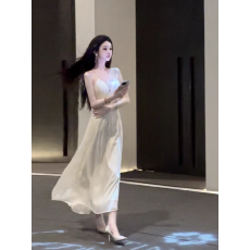 批发2026夏装新款韩版气质水光皱A字裙烫钻网纱拼接褶皱连衣长裙