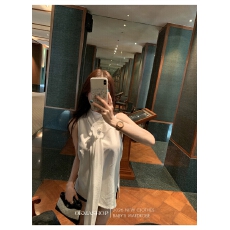 批发法式设计感白色立体花朵飘带<b class='q'>衬衫女</b>夏季无袖缎面气质显瘦甜美上衣