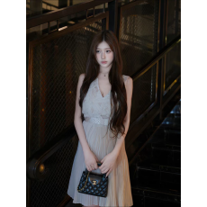 批发法式温柔风立体蝴蝶v领背心连衣裙女夏季修身收腰百褶裙气质短裙