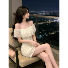 批发纯欲性感一字领露肩蕾丝拼接抹胸连衣裙性感名媛紧身礼服包臀短裙