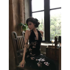 批发法式千金连衣裙女2026夏季性感收腰黑色挂脖吊带裙<b class='q'>礼服</b>丝绒<b class='q'>长裙</b>
