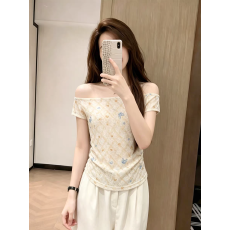批发纯欲一字肩上衣短袖t恤女巨好看夏季高级感碎花网纱 绝美露肩上衣