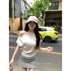 批发蕾丝拼接斜领露肩短袖T恤女夏季2026新款设计感小众收腰显瘦上衣