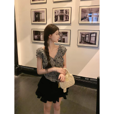 批发法式黑白格子v领无袖衬衫女夏季设计感小个子收腰短款娃娃衫上衣