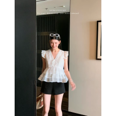 批发白色v领<b class='q'>蕾丝</b><b class='q'>背心</b>女夏季辣妹不规则荷叶边气质小衫露背小飞袖上衣