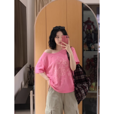 批发粉色斜肩短袖t恤女夏季2026新款今年流行<b class='q'>时尚</b>绝美多巴胺超火上衣