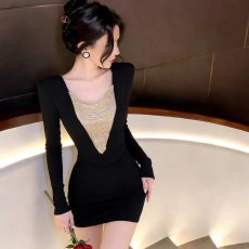 批发黑色V领珠链<b class='q'>长袖</b>连衣裙女秋冬气质高级感配大衣内搭紧身包臀短裙