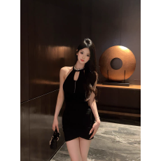 批发法式气质修身镶钻丝绒挂脖<b class='q'>连衣裙</b>女装2026秋冬新款高级打底礼服裙