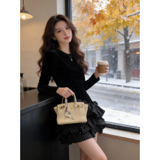 批发赫本风气质千金感小黑裙女装2026秋冬新款辣妹丝绒波点<b class='q'>礼服</b><b class='q'>连衣裙</b>