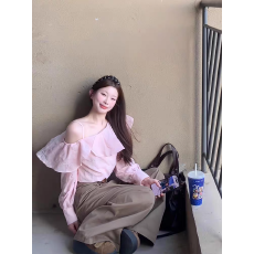 批发粉色纯欲风荷叶边露肩长袖衬衫女秋季设计感小众宽松叠穿<b class='q'>雪纺上衣</b>