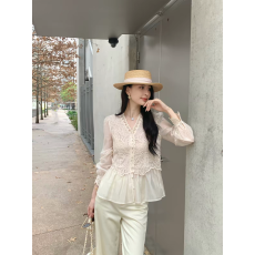 批发韩系温柔风V领钩花<b class='q'>蕾丝</b>拼接衬衫女夏季宽松气质甜美娃娃衫上衣
